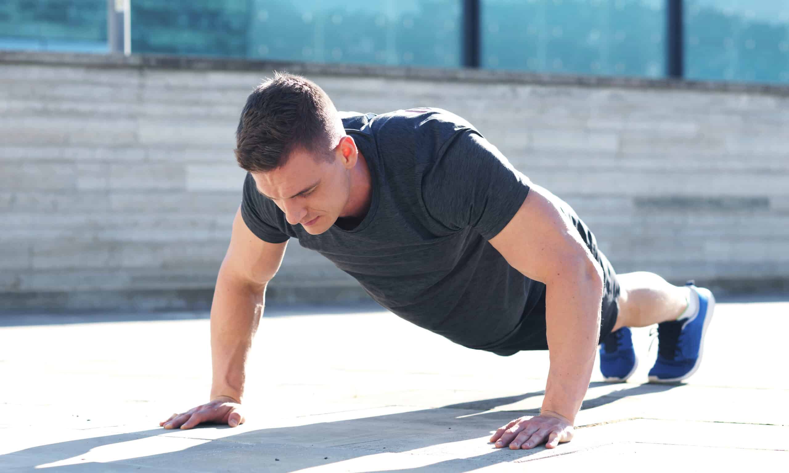 Allenamento EMOM con il peso corporeo