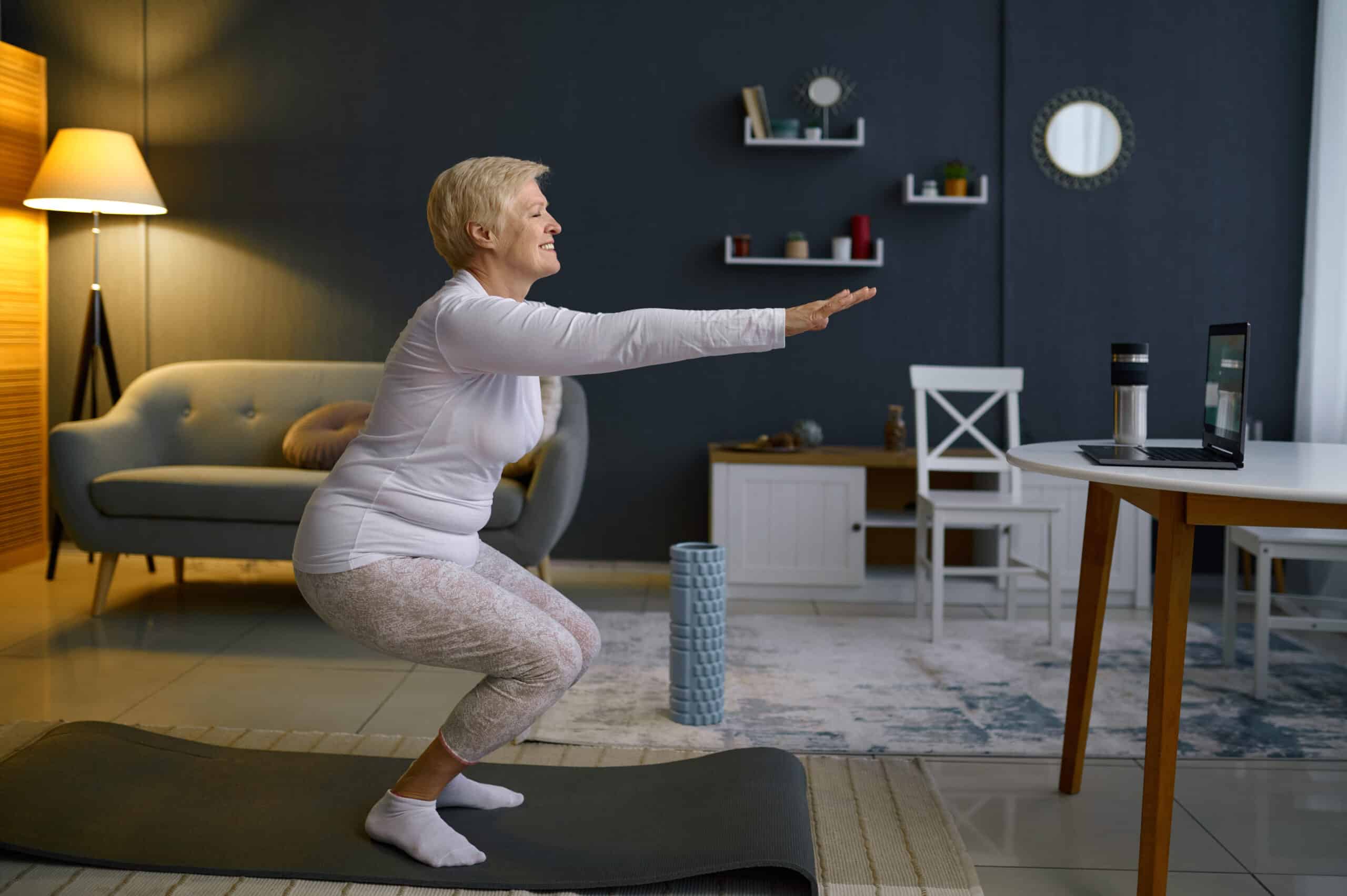 Routine quotidiana per attivare i muscoli dopo i 60 anni
